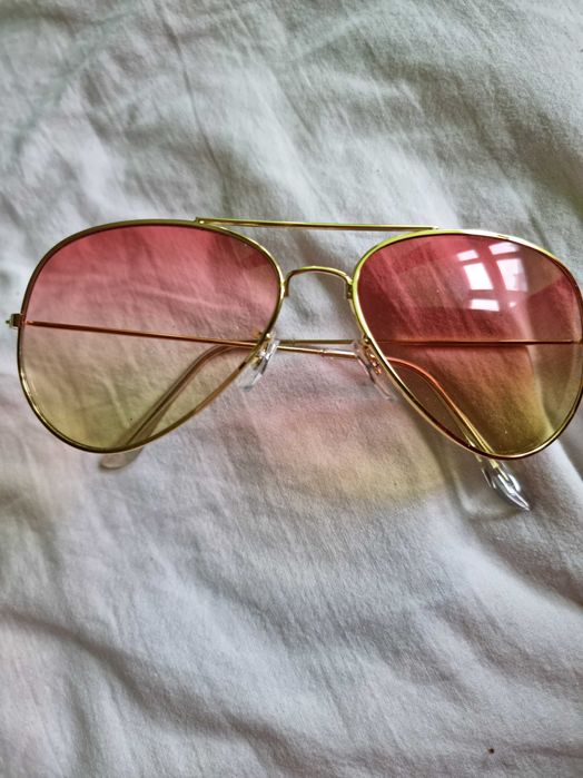 Нови очила със златиста рамка