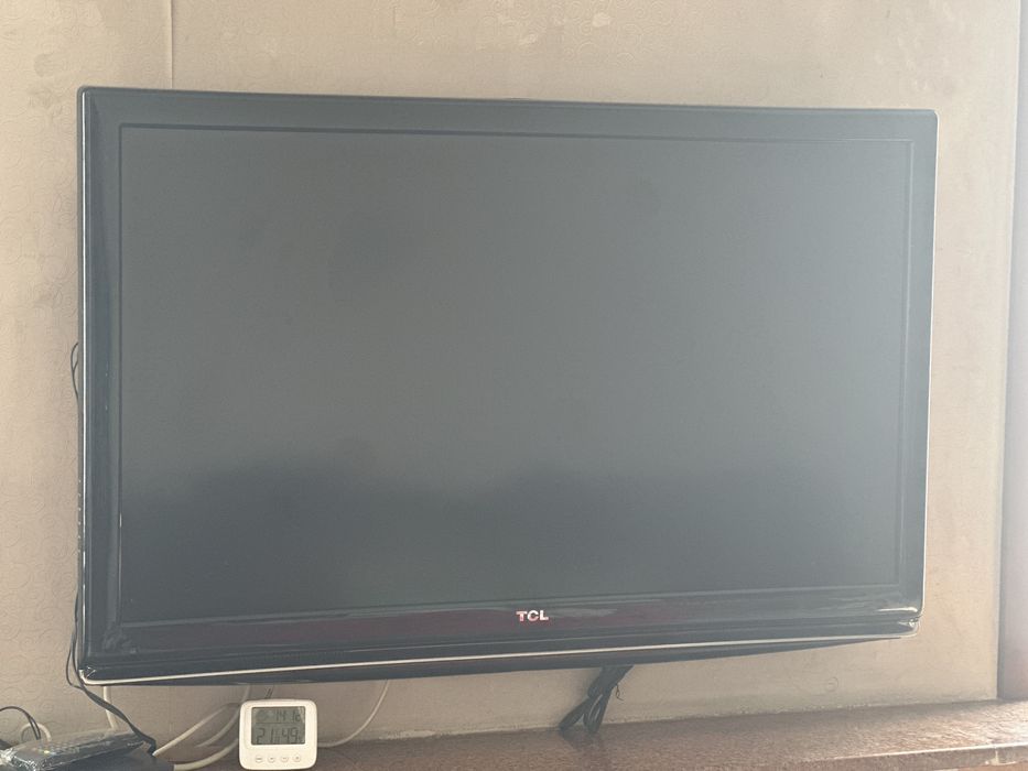 Продам телевизор TCL.