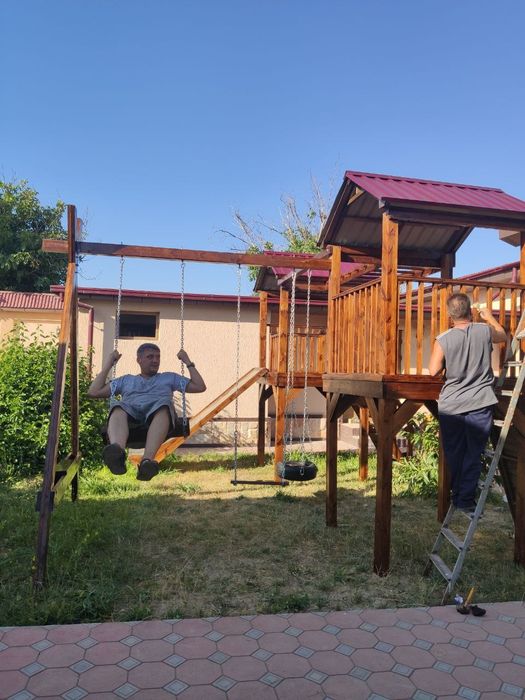 Скворечники, песочницы. Дерево