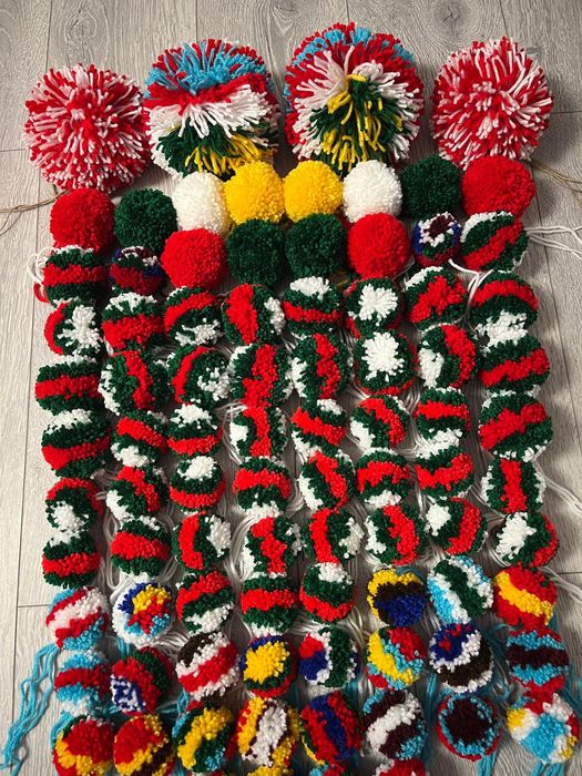 Топче, топчета от прежда, помпон, пискюл, пушета