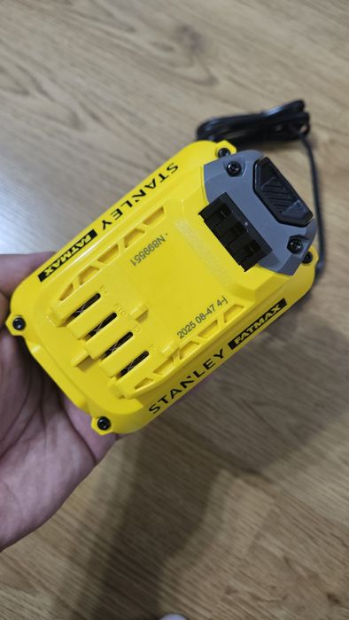 Stanley Set FatMax V20 acumulator 18 V 2 Ah