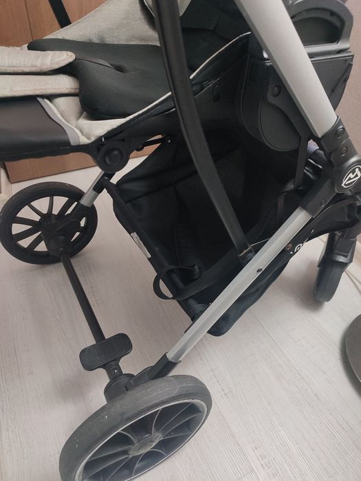 Коляска детская (прогулочная)