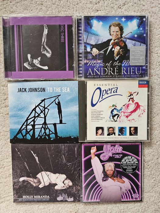 Оригинални компакт дискове от лична колекция