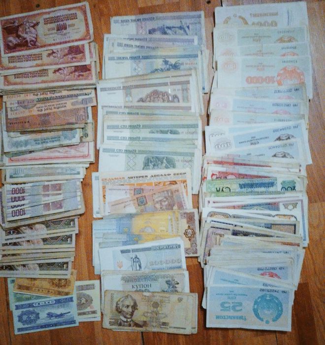 Бумажные банкноты. 2110 штук