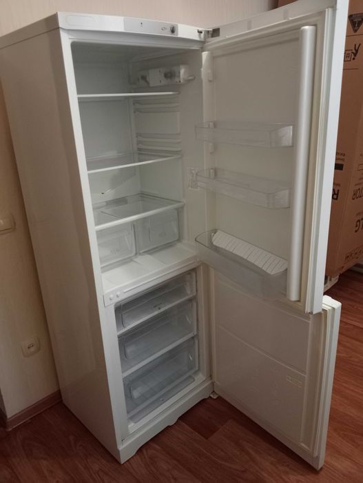 Продам холодильник Ariston