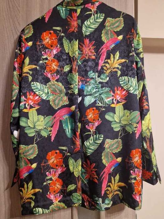 Sacou drept cu buzunare Mango!