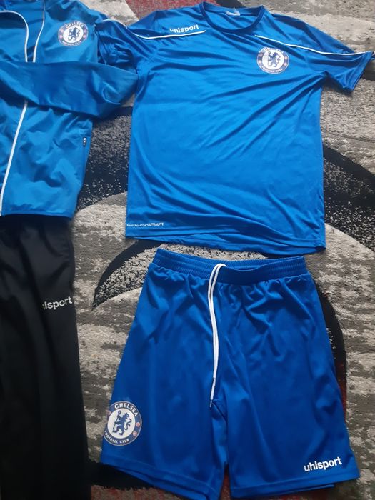 Set echipament fotbal cu jambiere "UhlSPORT" !