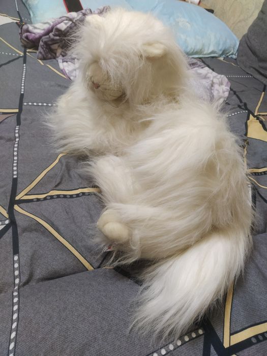 Продам игрушку мягкую кошка.
