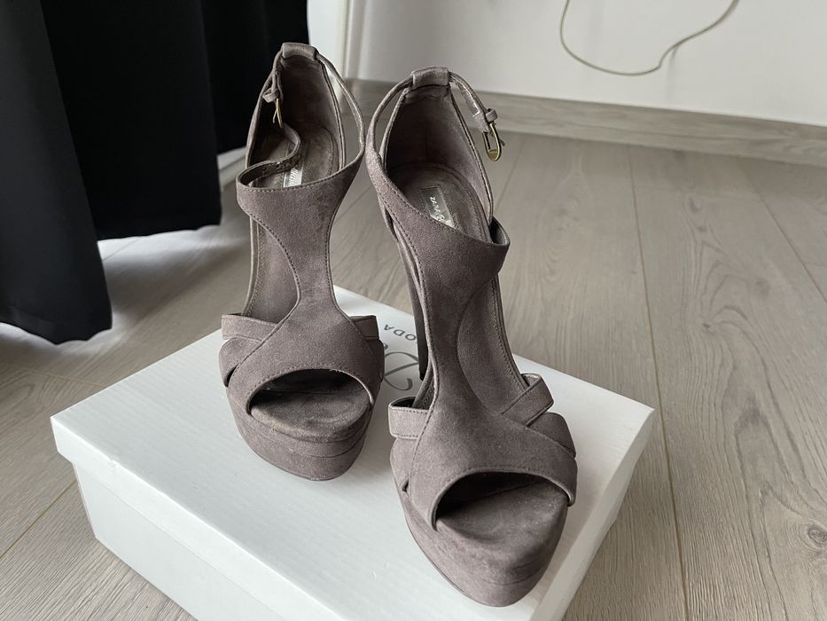Sandale cu toc zara, 36