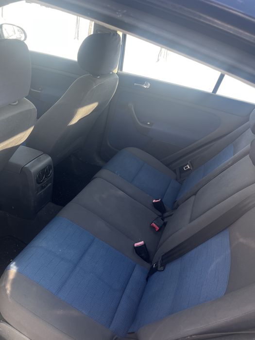 Vând VW Golf V plus benzină