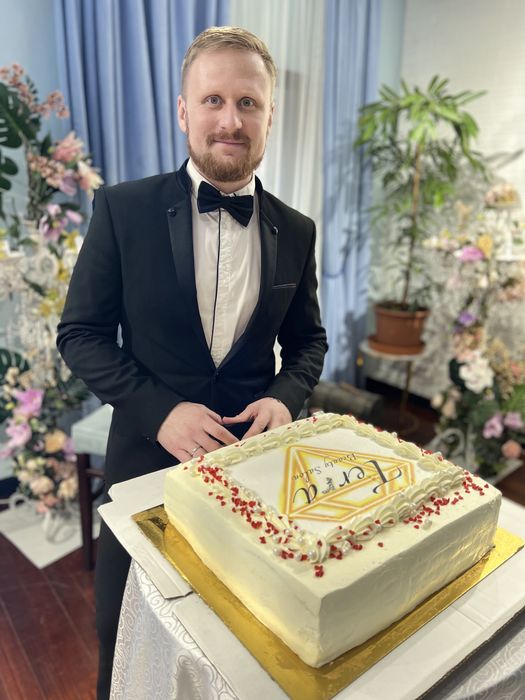 Ведущий Платон Лебедев