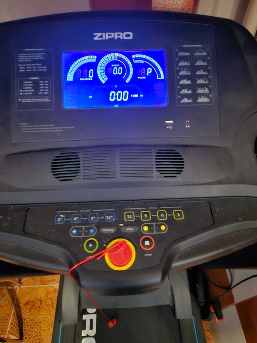 Vand Banda alergare ZIPRO Notus, motor 4CP, viteza 0.8-18 km/h, greutate maxima utilizator 150kg