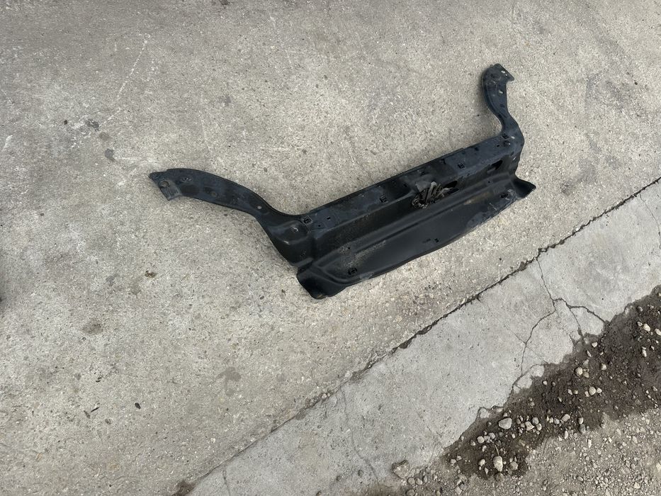 Преден панел за Ситроен Берлинго и Пежо Партнер