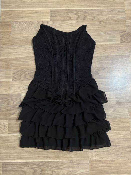 Рокля с дантела и корсет