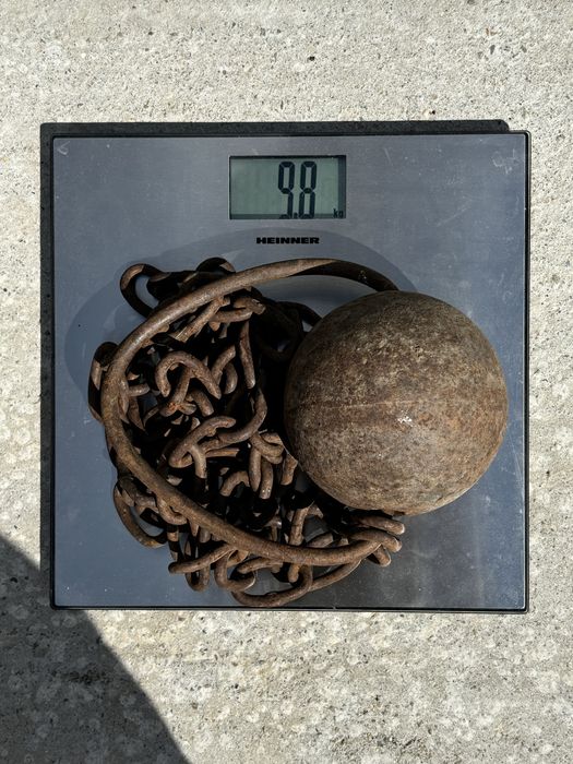 Bila prizonier din fier cu lant - obiect vechi