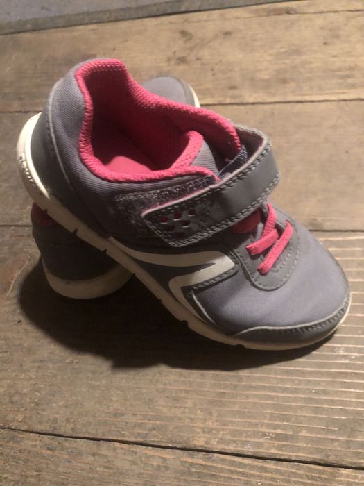 Vand adidasi Newfeel, nr 30, stare foarte buna