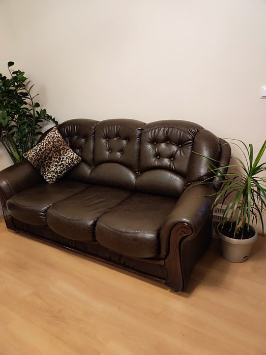 Триместен кожен диван