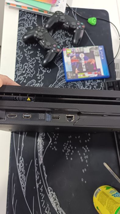 Продам пс 4 про + 2 DualShock 4 + 2 диска с играми