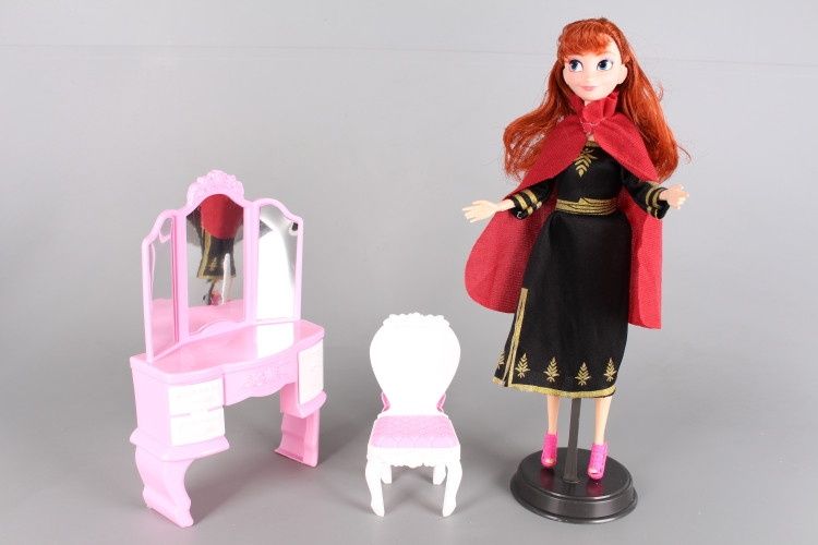 Кукла с тоалетка