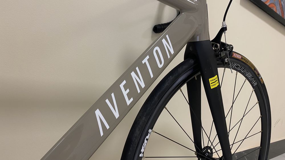 Велосипед трек фикс Aventon