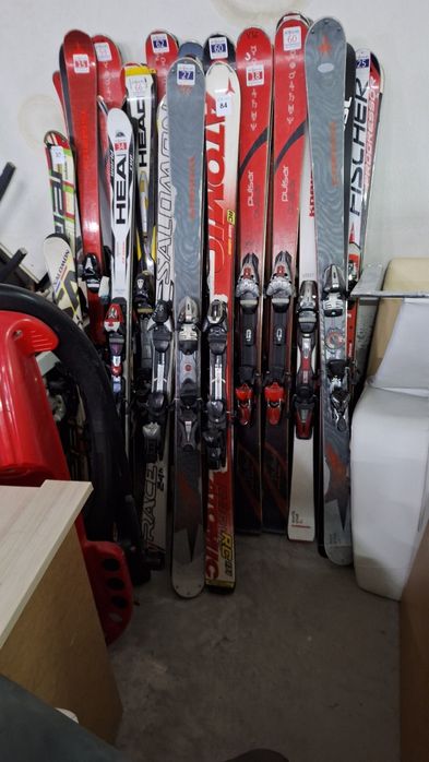 Продавам запазени ски и ски обувки