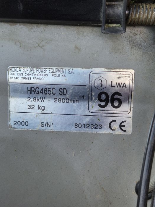 Mașina de tuns iarba cu tracțiune honda