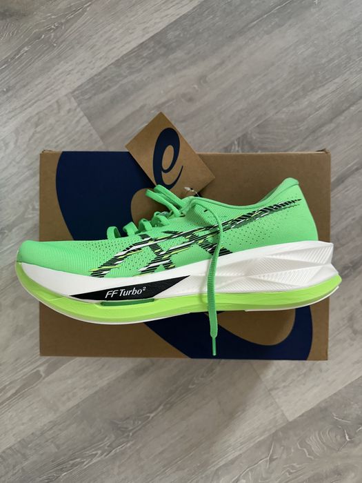 Asics SonicBlast noi cu etichetă