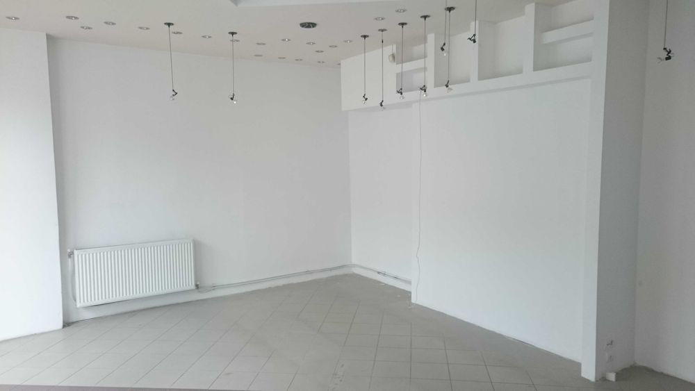 Proprietar, vand spatiu comercial modernizat, in suprafata de 65 mp situat pe B-dul N. Titulescu, in apropriere de Kaufland