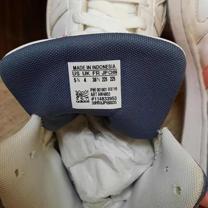 Дамски спортни обувки