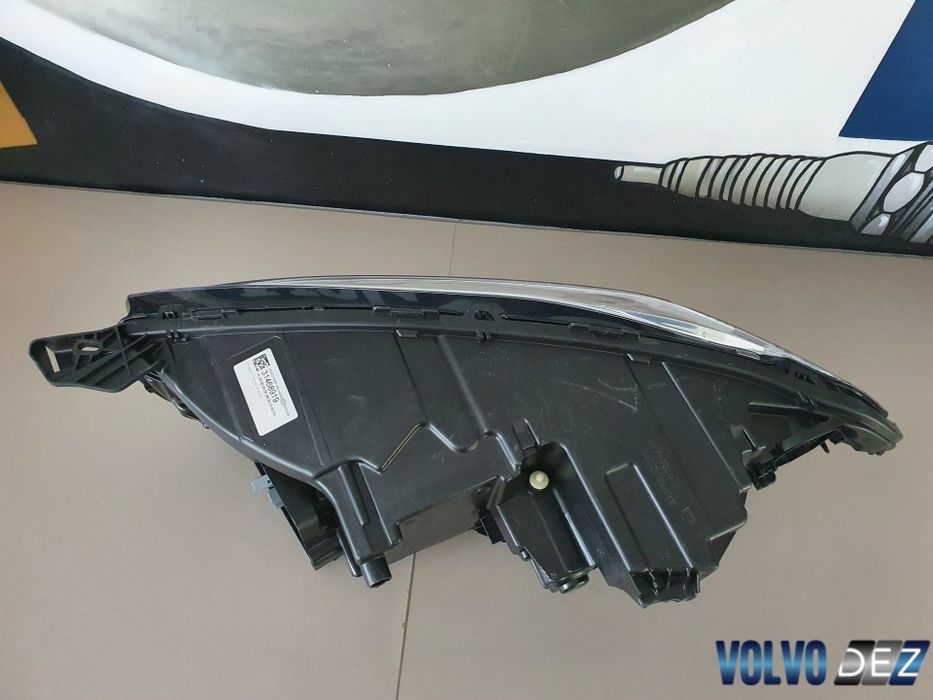 Far LED dreapta VOLVO XC90 31468919