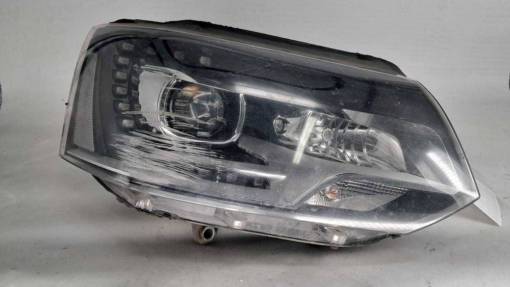 Vand far dreapta cu mic defect Vw T5 2.0TDI  motor CAAC an 2013 cod 7E5941016