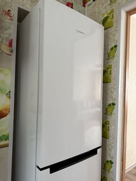 Холодильник Indesit