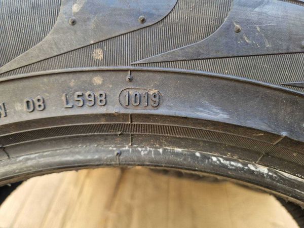 4 Pirelli R19 235/55
всесезонни гуми
DOT1019