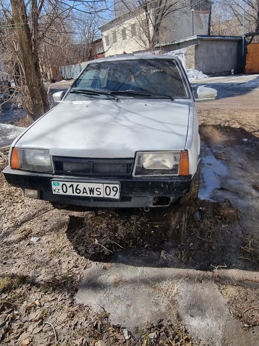 Продаю 21099,девять девять в моде,а так для первой машины топ.