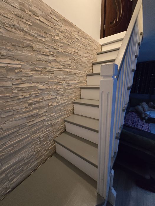 Vand scara de lemn,mana curenta,balustri,trepte,contratrepte.