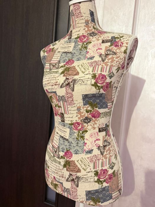 mannequin cu picior