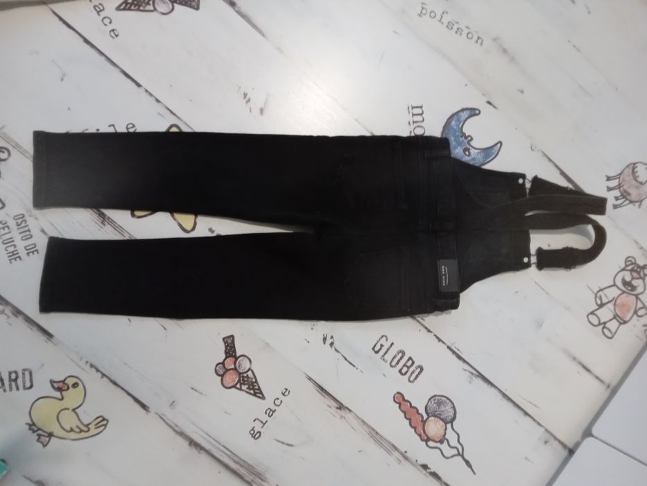 Нов, с етикет, черен дънков гащеризон Mango, 110 см