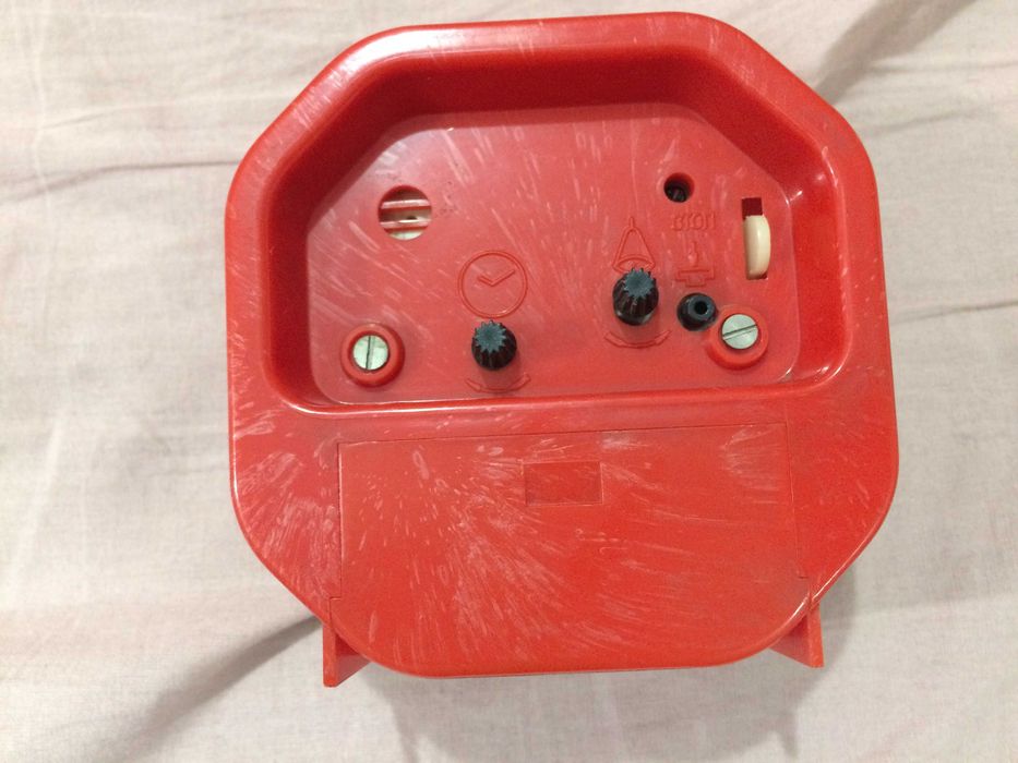 Настолни и стенни часовници - електронни  и ръчни от соца