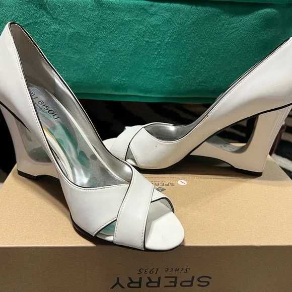 Pantofi , sandale de firma nou la cutie  doar local