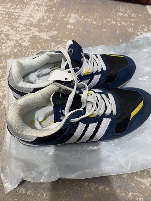 Кроссовки Адидас