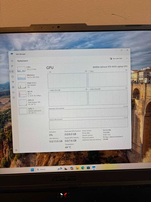 Laptop ASUS TUF A17 / Ryzen 7 / 16 GB RAM DDR5 / SSD 500 GB / RTX 4050 / Garantie * Krom Amanet Margeanului *