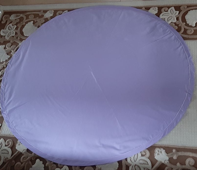 Fata de masa culoarea lavandei