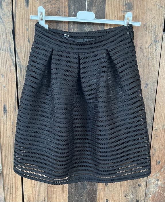 Черна пола клош