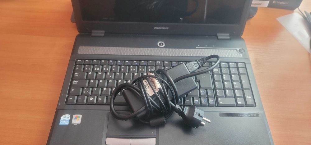 E mashines /Acer/ G720  18 инчов