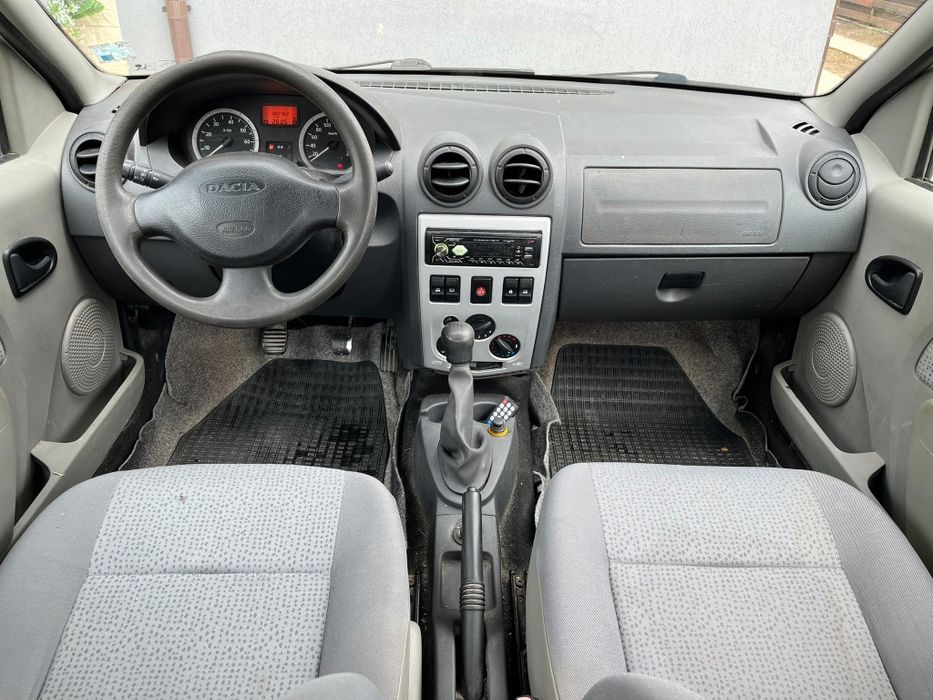 Vând Dacia Logan !