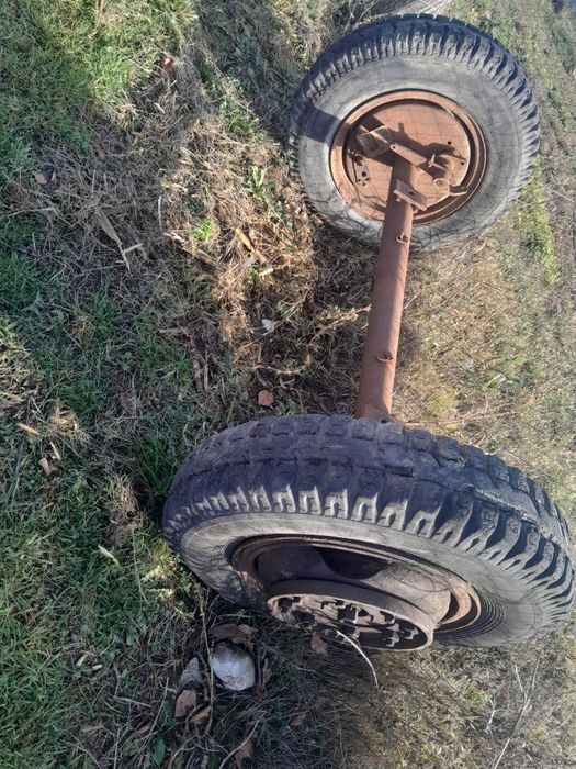 Vând axa de remorca