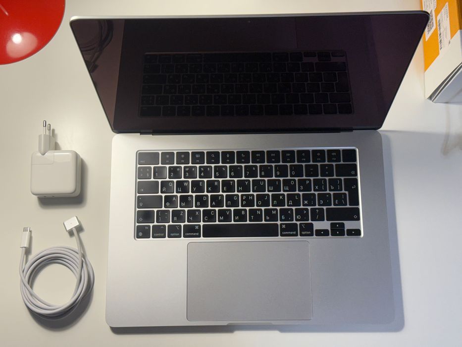 MacBook Air M2 15" 8GB/256GB Silver