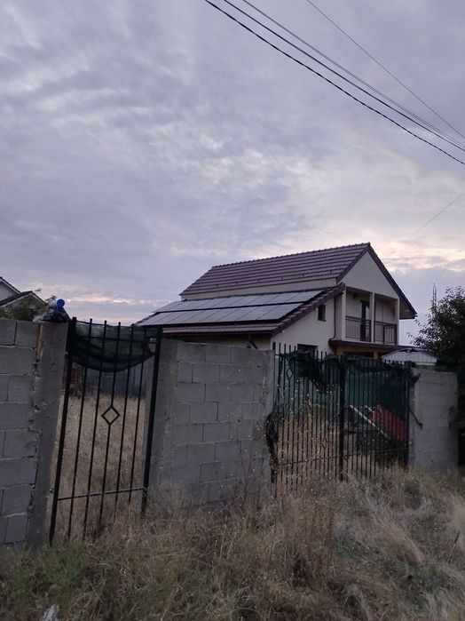 Vand casa zona Damila