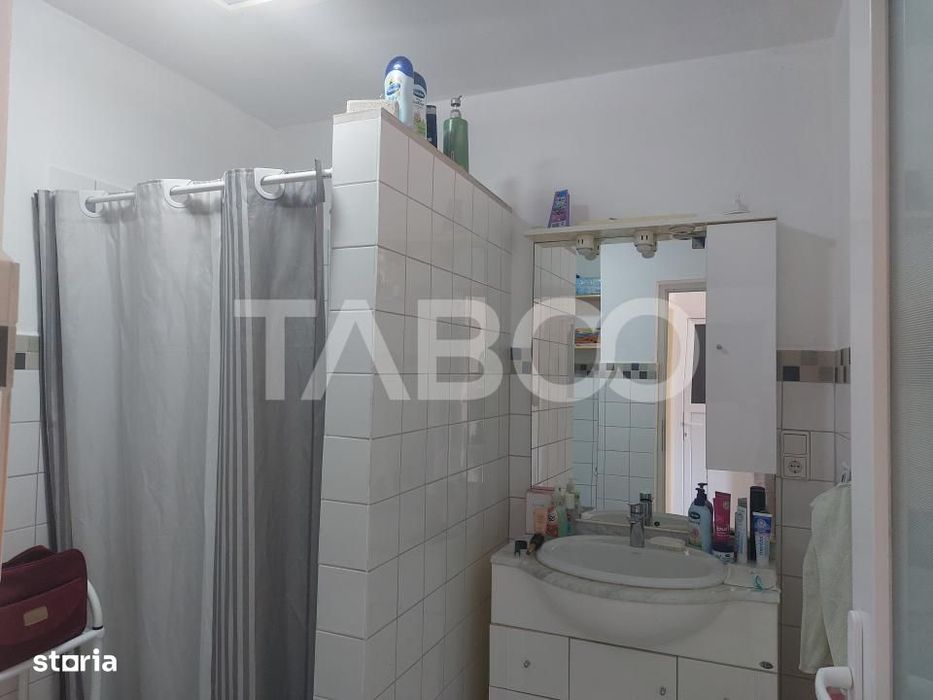 Casa si curte individuala 2 corpuri de casa separate 4 camere gradina