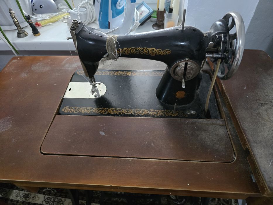 Продам швейную машинку